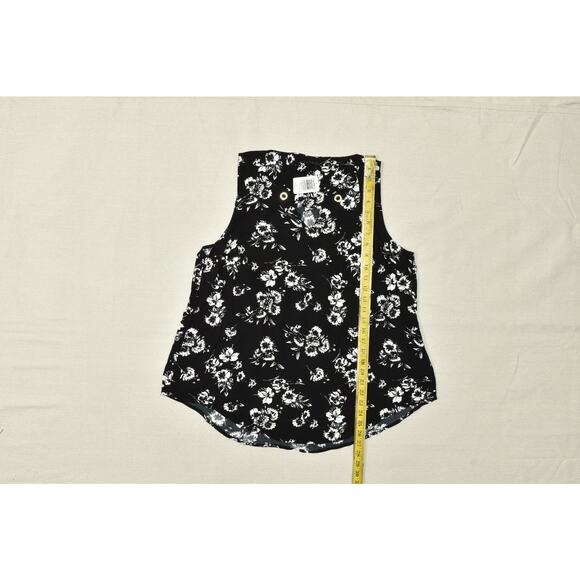 Torrid Black Floral V-Neck Tank Top Plus Size 0 (L) Rayon Blouse Black NEW - Picture 2 of 8